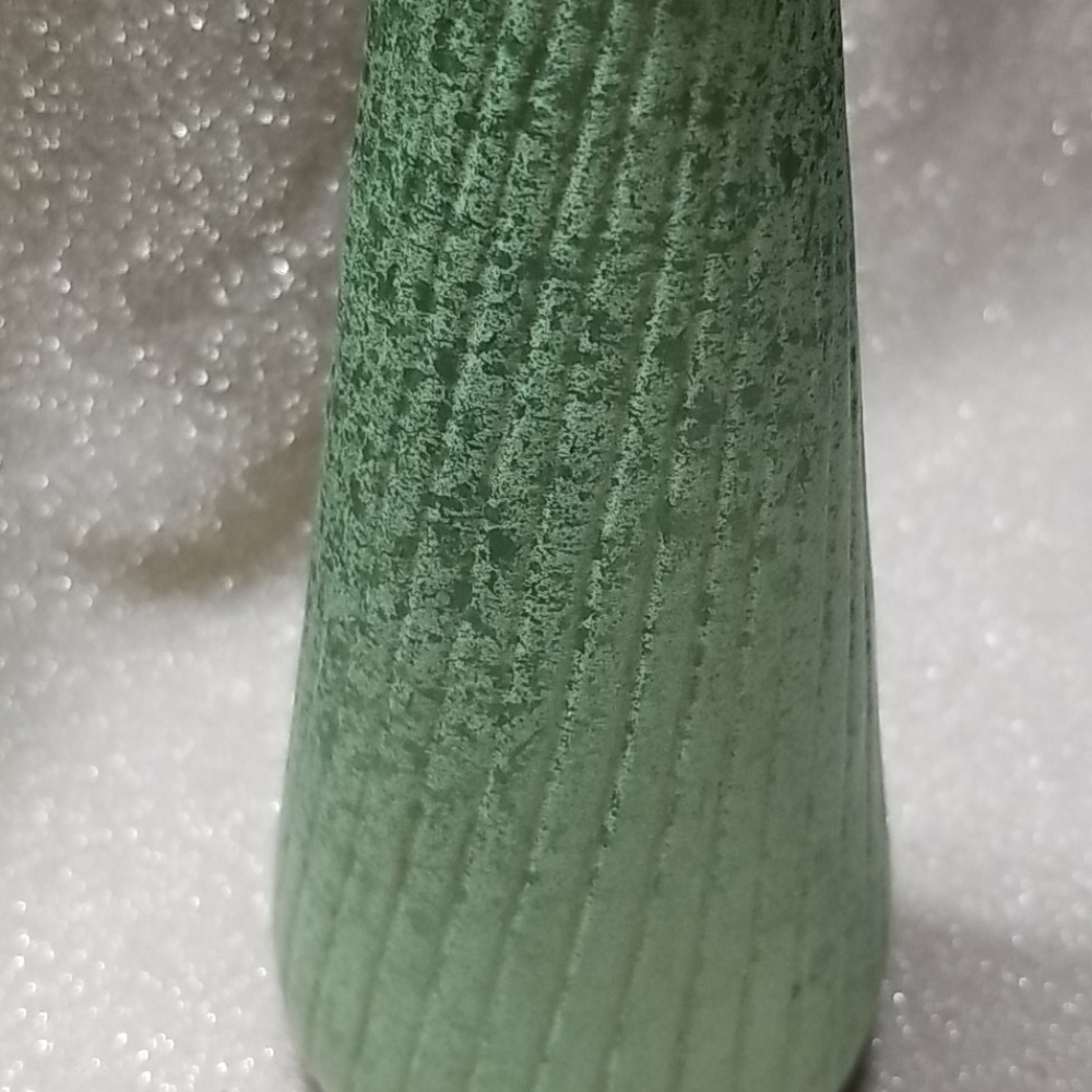 1950s Shawnee Pottery Vase Green Confetti Glaze - Picture 2 of 6